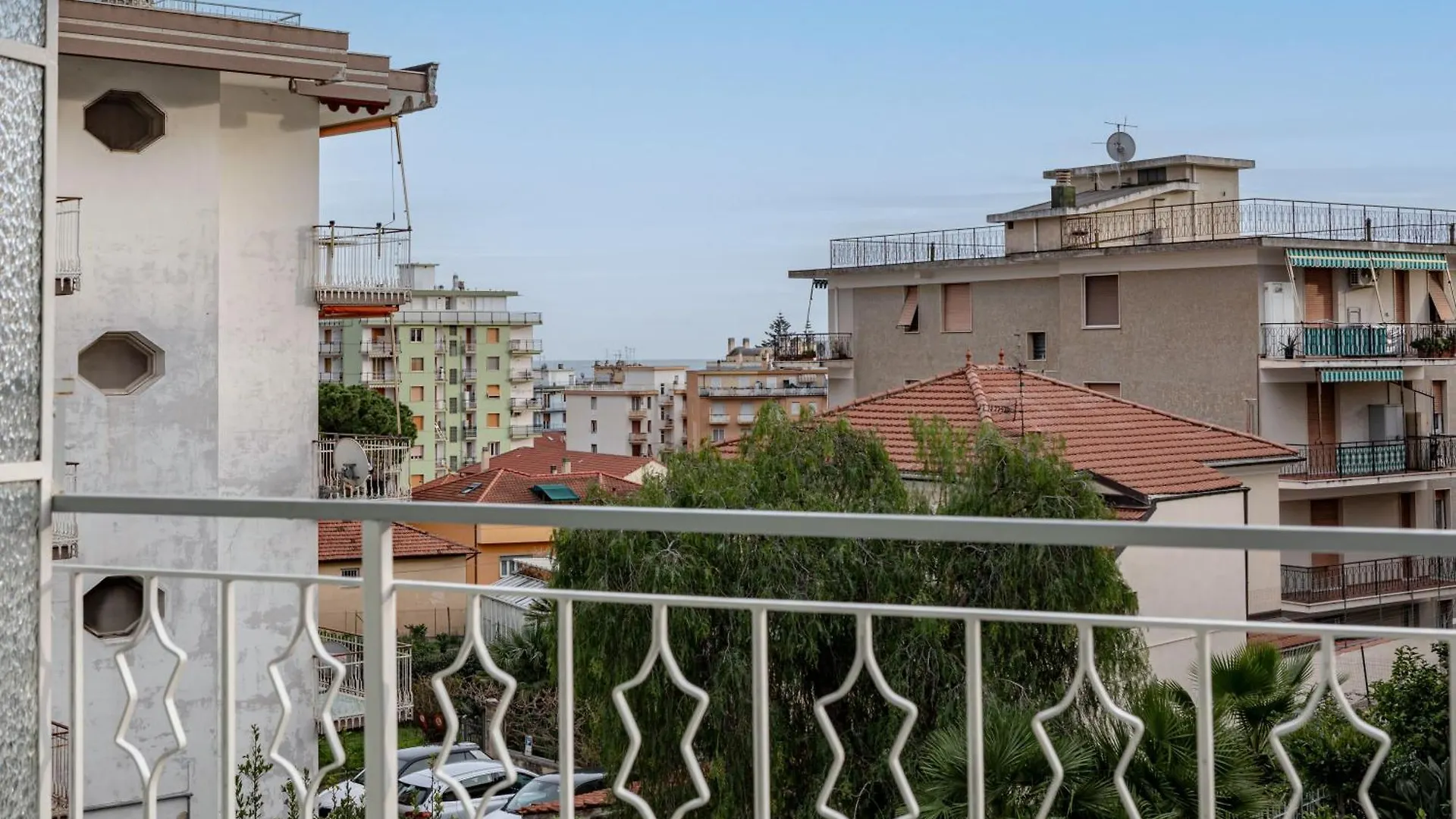 H11 House Of Colors Parcheggio Lejlighed Taggia Italien