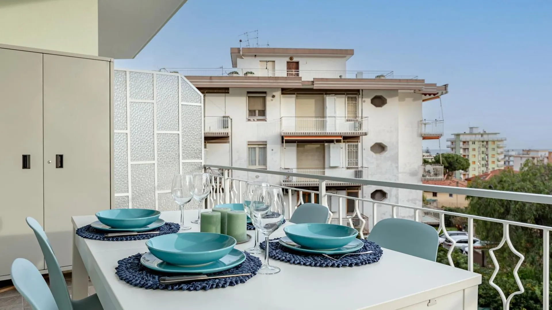 H11 House Of Colors Parcheggio Lejlighed Taggia 0*,  Italien